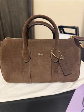NWT Coach Compass 25 in chocolate  brown suede w crossbody strap and dustbag